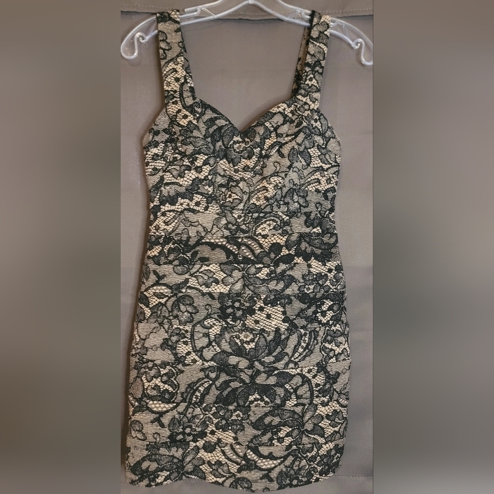 City Studio Stretchy Lacey Look Elegant Dress Sz 7/8 (Peach And Black)